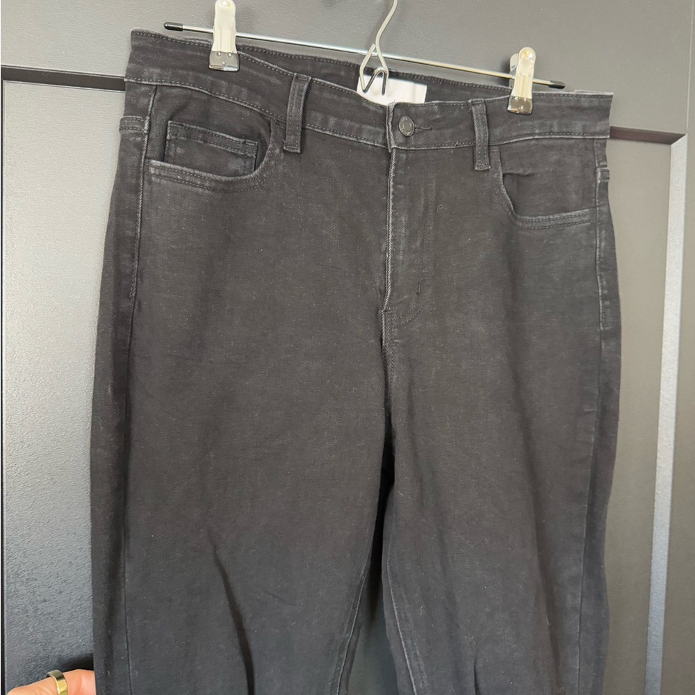 Women’s black crop jeans